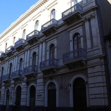 Domus Iole Appartamento Nel Centro Storico Катания Экстерьер фото