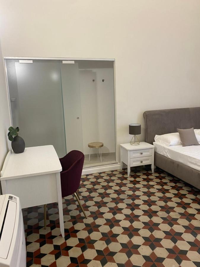 Domus Iole Appartamento Nel Centro Storico Катания Экстерьер фото