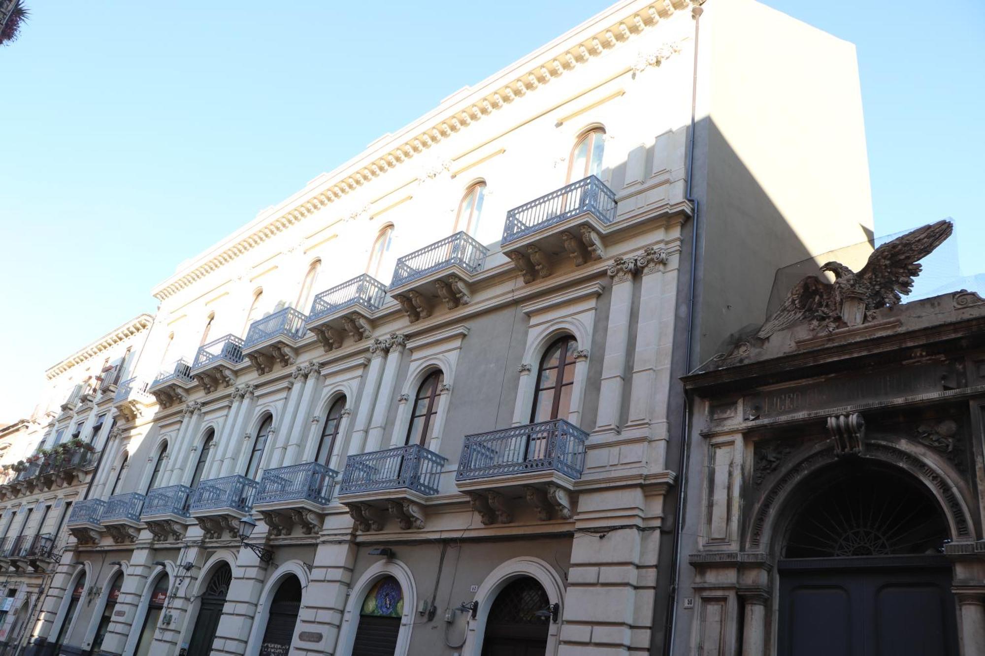 Domus Iole Appartamento Nel Centro Storico Катания Экстерьер фото