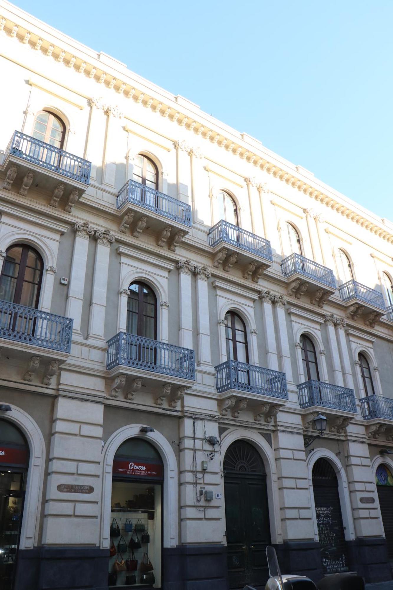 Domus Iole Appartamento Nel Centro Storico Катания Экстерьер фото